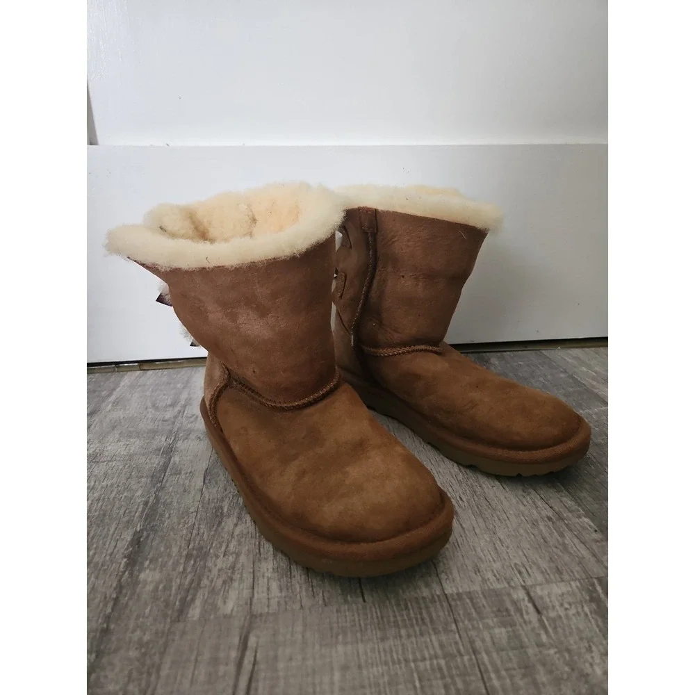 UGG Bailey Bow Mini Boots Chestnut Tan Youth Size 3 Bow Suede